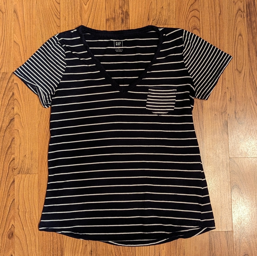 GAP Vintage Wash V-Neck Tee, Navy and White- Size S